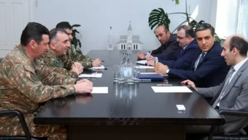 Արցախի ՊԲ հրամանատարն ընդունել է Արման Թաթոյանին