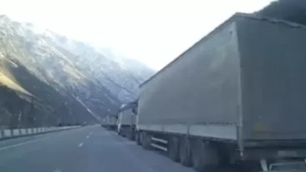 ՏԵՍԱՆՅՈՒԹ. Լարսը բեռնատարների համար փակ է. անվերջանալի հերթ է գոյացել