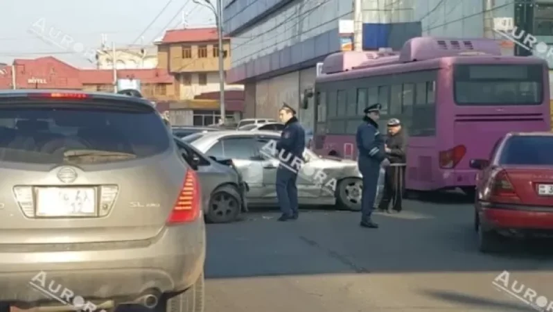 VIDEO: Major Accident Occurs on Bagratunyan Street in Yerevan