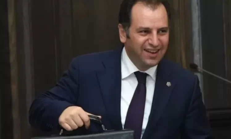 Փաշինյանը պետք է երկրի ղեկավար դառնա և դադարի լինել միայն ճառ ասող. Վիգեն Սարգսյան