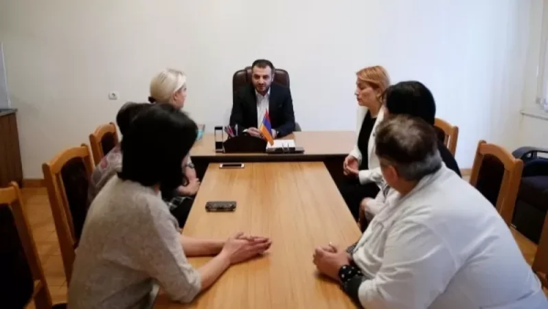 Երևանի դպրոցներից մեկում ծնողը հարվածել է ուսուցչին. քաղաքապետի տեղակալն այցելել է դպրոց