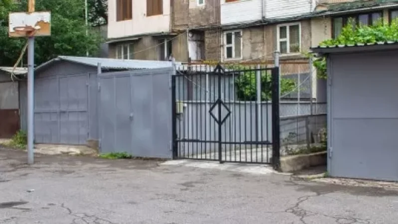 Երևանում թալանել են Արագածոտնի մարզի ավագ դատախազի ավտոտնակը