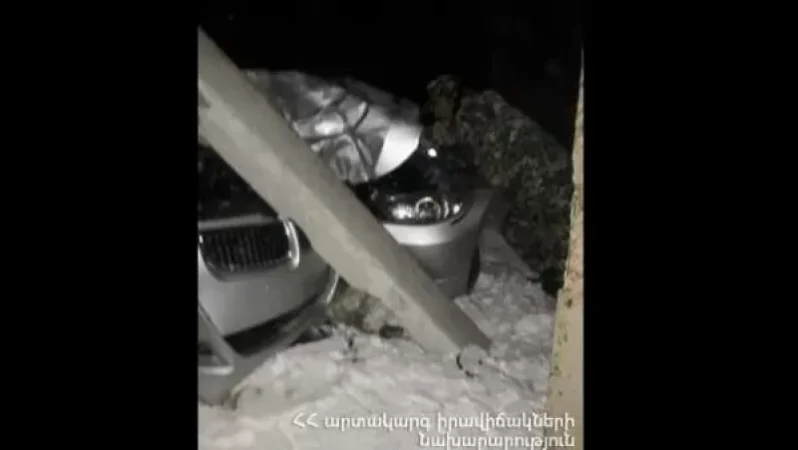 Արագածոտնի մարզում  «BMW»-ն դուրս է եկել երթևեկելի գոտուց և բախվել էլեկտրասյանը