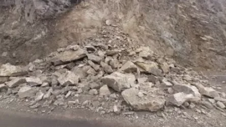 Մեղրիի լեռնանցքում տեղի է ունեցել քարաթափում. Ճանապարհահատվածը միակողմանի փակ է