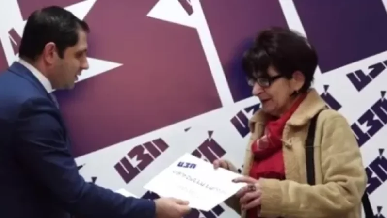 «Այո» լոգոյի իրական հեղինակները ստացան մեկական միլիոն դրամի հավաստագրեր