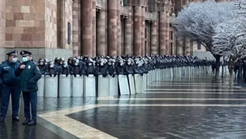 Կառավարության շենքի մոտ  ոստիկանական ուժեր են կուտակել