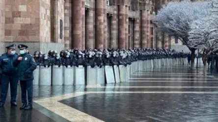 Կառավարության շենքի մոտ  ոստիկանական ուժեր են կուտակել