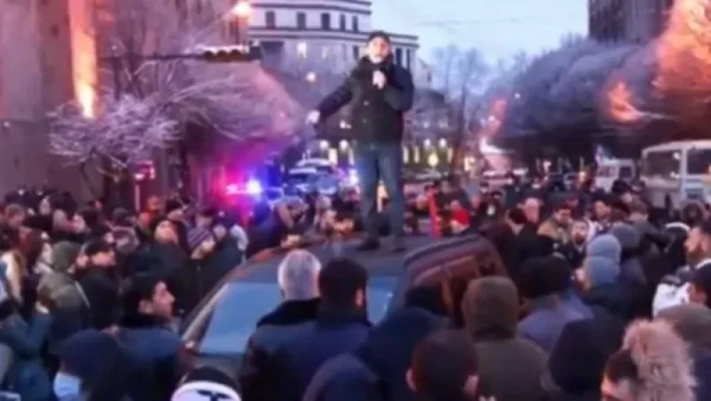 Երկուշաբթի օրը, ժամը 18։00-ին Կոմիտասի Պրահայի այգու դիմաց սկսում են անհնազանդության երթ. Իշխան Սաղաթելյան