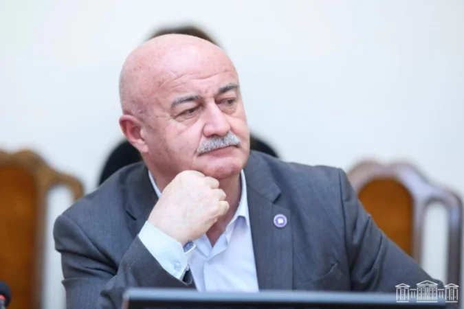 Աննա Դանիբեկյանը հաստատ մեծ գումարներ է վերցրել. Հովիկ Աղազարյան