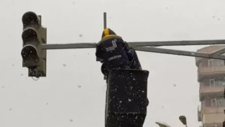 ՈՒՇԱԴՐՈՒԹՅՈՒՆ. Իսակովի_պ. - Աթենքի_փ.- Հաղթանակի_կամուրջ խաչմերուկի լուսացույցերը չեն գործում