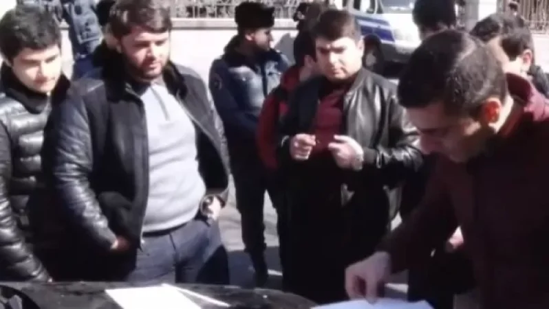 Մեզ հասնում են ոչ մեր գնած ավտոմեքենաները․ ավտոներկրողները՝ ՀՀ–ում Վրաստանի դեսպանատան առաջ