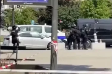 ՏԵՍԱՆՅՈՒԹ. Փարիզի մետրոյում հատուկջոկատայինները փնտրում են մահապարտի գոտիով տղամարդուն