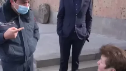 Ոստիկանը տատիկից 100 դրամ պահանջեց շալակած տանելու համար. տատիկը չհասկացավ կատակը