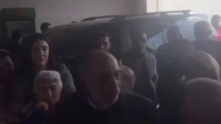 ՏԵՍԱՆՅՈՒԹ․ 20 հոգով գցեցին գետնին, մտցրեցին մեքենան․ բերման ենթարկվածի հայր