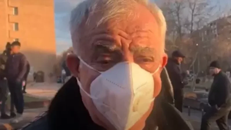 Ալեքսանդր (Սաշիկ) Սարգսյանը ներկա է ընդդիմության բողոքի երթին