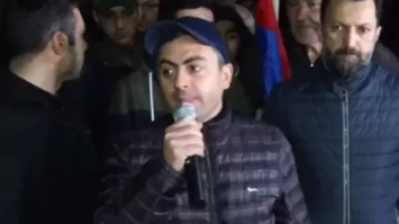 Ոստիկանապետը հրաժարվեց հանդիպել ցուցարարների հետ. քայլերթի մասնակիցները շարժվեցին ԱԱԾ