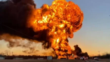 Տեխասում բենզին տեղափոխող գնացքի և բեռնատարի բախման հետևանքով պայթյուն է որոտացել, ապա հրդեհ բռնկվել