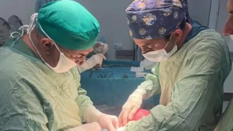 Արգանդի մոտ 10 կիլոգրամանոց գիգանտ միոմայի հեռացում՝ «Գրիգոր Նարեկացի» ԲԿ-ում