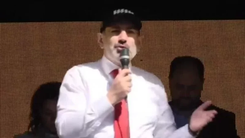 Ուղղաթիռը ճոխություն չէ, այլ փոխադրամիջոց է. Փաշինյանը պարզաբանում է