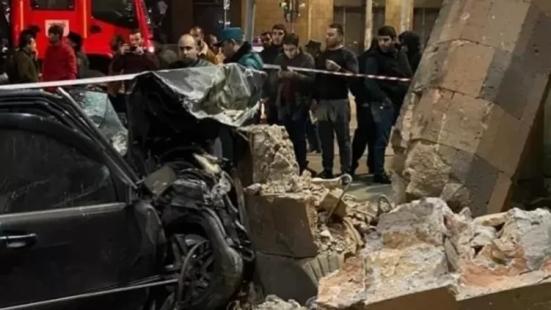 Photographs: Such a Car Accident Only Happens in Movies