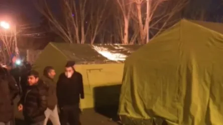 Ոստիկանական նոր ուժեր են բերվում ԱԺ տարածք. Խորհրդարանի դարպասներից ներս փշալարեր կան