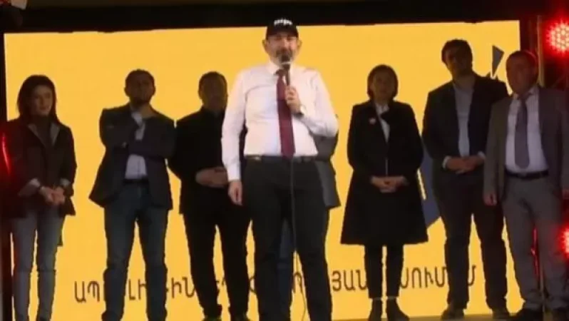 Փաշինյանը Արենիից շտապում է Երևան. նշանակված նիստ կա