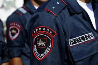 ԼՈՒՍԱՆԿԱՐՆԵՐ. Արաբկիրի ոստիկաններն անչափահաս աղջիկների մոտ հայտնաբերվել են ատրճանակներ