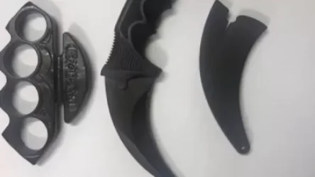 Մետրոպոլիտենի պահպանության բաժին բերման ենթարկված երիտասարդի մոտ դանակ և կռփազենք է հայտնաբերվել