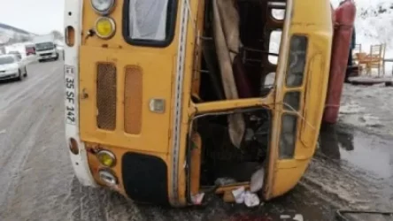 Խոշոր վթար Լոռիում. բախվել են Opel-ն ու «ՊԱԶ»-ը. վերջինս շրջվել է. կա 19 վիրավոր