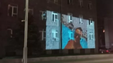 Հայտնի ֆեյքի լուսանկարը՝ ԱԱԾ շենքի պատին