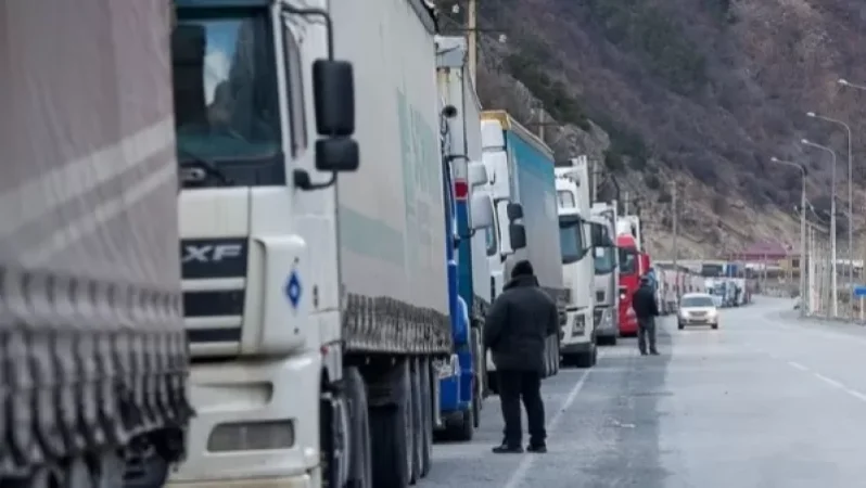 Լարսը բաց է․ռուսական կողմում կա մոտ 480 կուտակված բեռնատար ավտոմեքենա