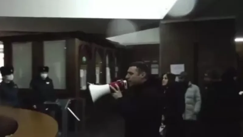 Video: A Group of Citizens Entered the Government's 3rd Building