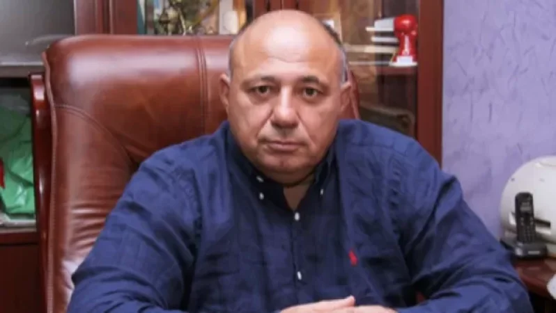 Հանրապետական հիվանդանոցի տնօրենը քիչ առաջ իր մոտ է կանչել աշխատակիցներին և հրահանգել մասնակցել այսօրվա հանրահավաքին