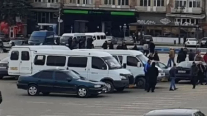 Փաշինյանի կազմակերպած հանրահավաքին մասնակցելու համար Գյումրիից ավտոբուսներով մարդիկ են բերվում