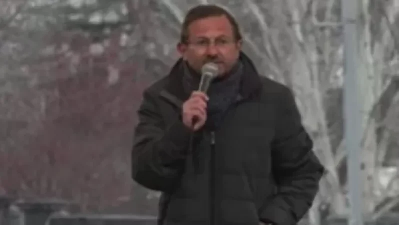 Փաշինյանի հրաժարականի պահանջով հանրահավաքին մասնակցում են իշխանության փողերով Երևան հասած քաղաքացիները