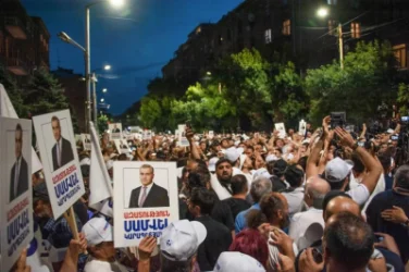 Սամվել Կարապետյանին աջակցող հավաքին մասնակցող քաղաքացիներին գումար են առաջարկել. կա 3 մեղադրյալ