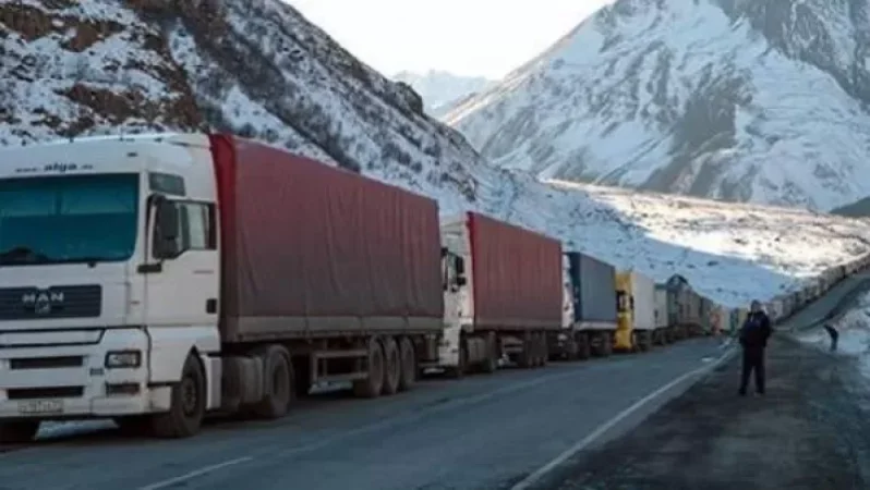 Վրաստանում բեռնատարները կախտահանվեն և պարեկային ոստիկանության ուղեկցությամբ, կշարունակեն իրենց ընթացքը