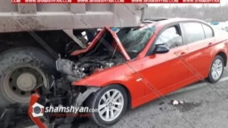 BMW-ն մխրճվել է բեռնատարի հետնամասի մեջ. 5 վիրավորների մեջ կան երեխաներ