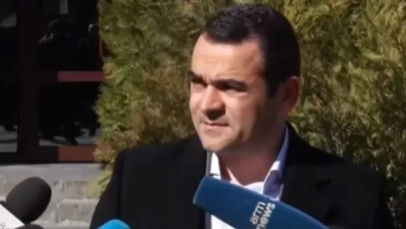 Դատարանը հեռացավ խորհրդակցական սենյակ Արա Սաղաթելյանի կալանովորման հարցով որոշում կայացնելու