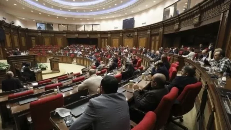 Ազգային ժողովը ավելացնելու է ծախսերը, կբարձրանան աշխատավարձերն ու պարգևավճարները. Ժողովուրդ