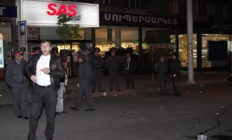 Բժշկական դիմակով, դանակով և նռնակի նմանվող առարկայով մտել է «ՍԱՍ» սուպերմարկետ