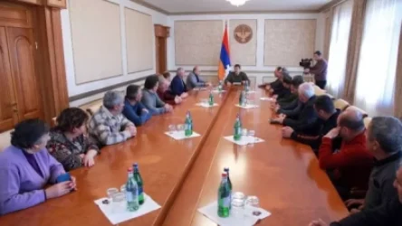 Արայիկ Հարությունյանի մոտ քննարկվել են բռնի տեղահանված հադրութցիների խնդիրները