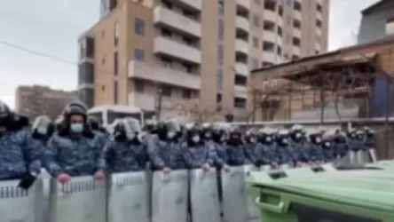 ՏԵՍԱՆՅՈՒԹ. Ավտոբուսներով ոստիկանական ուժերի համալրում. ի՞նչ իրավիճակ է Դեմիրճյան փողոցում