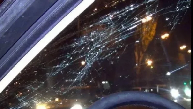 Car Crashes into Barrier on Yerevan-Yeraskh Road: One Injured