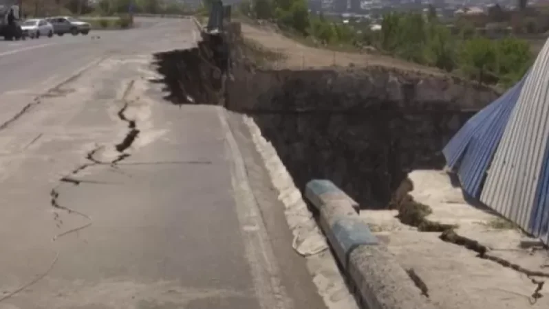 Ծիծեռնակաբերդի խճուղին շարունակում է երկկողմանի փակ մնալ