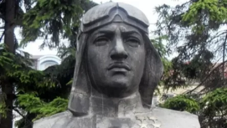 Ադրբեջանցիները Շուշիում ոչնչացրել են Նելսոն Ստեփանյանին նվիրված հուշարձանը