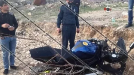 Երևանում բախվել են Opel-ն ու Yamaha մոտոցիկլը. մոտոցիկլը կողաշրջվել է