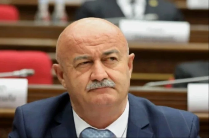 Հովիկ Աղազարյանը հայտնել է, որ պատրաստ է Նիկոլ Փաշինյանի փոխարեն Բաքու մեկնել