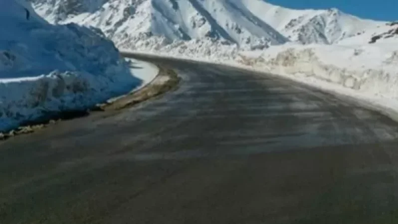 Vardenyats Pass Difficult to Cross for Trucks with Trailers