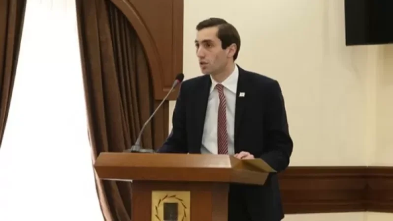 63,5 % կատարողական ունեցող քաղաքապետը պետք է վերցներ հրաժարականի թուղթը. Խաժակյան